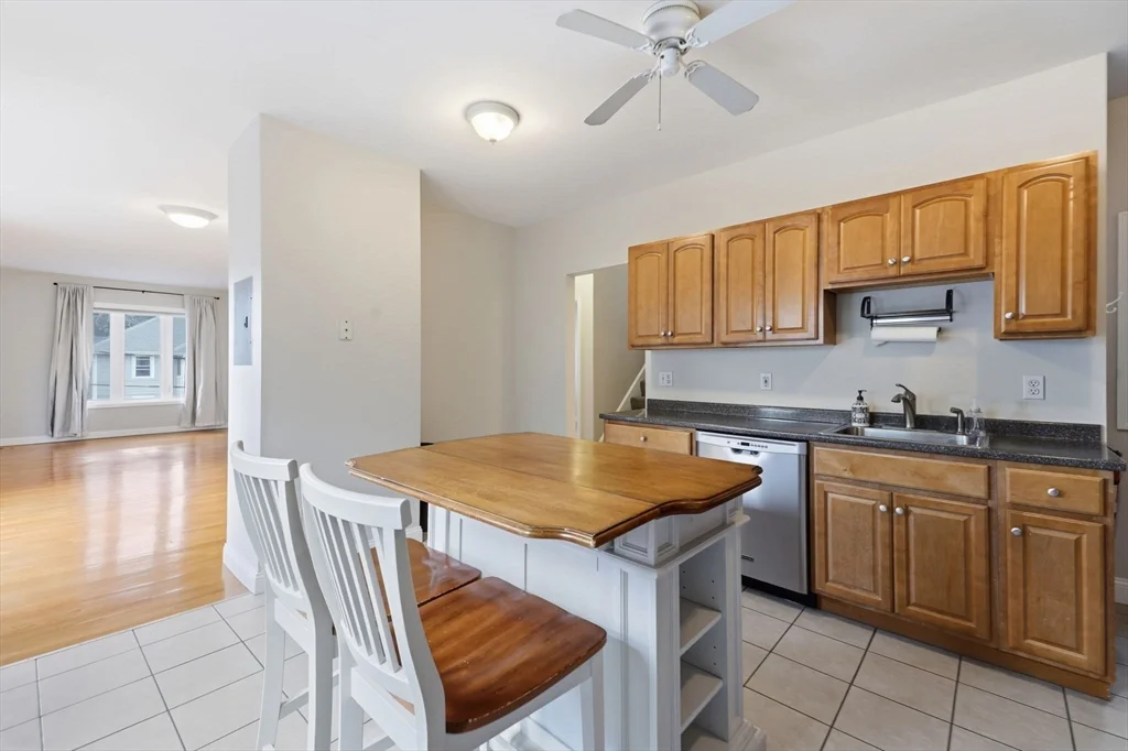 4 bed, 2 bath apartment for rent at 7 Park Ave Unit 7, Winchester — photo 6 of 37