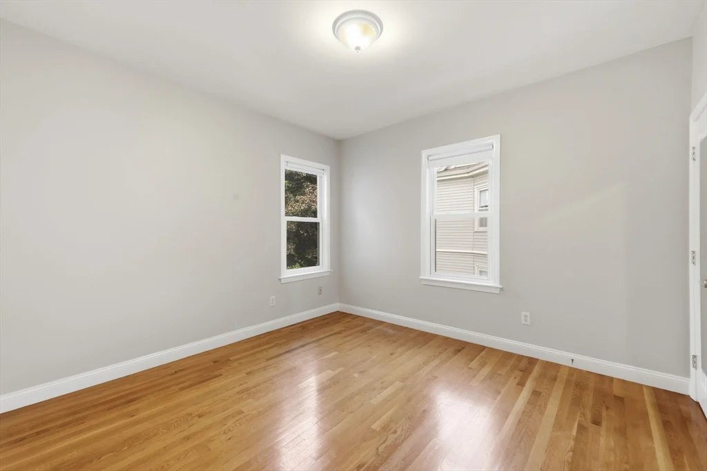 4 bed, 2 bath apartment for rent at 7 Park Ave Unit 7, Winchester — photo 9 of 37