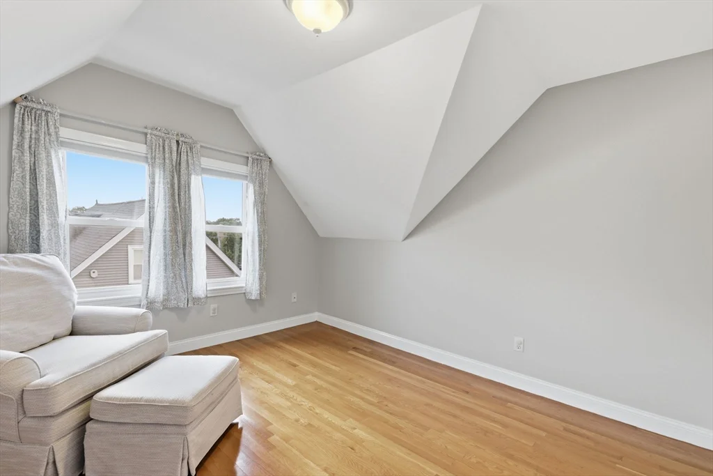 4 bed, 2 bath apartment for rent at 7 Park Ave Unit 7, Winchester — photo 17 of 37