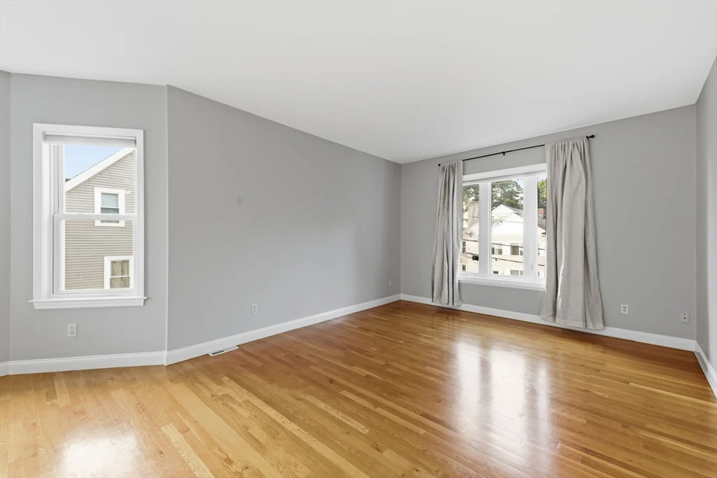 4 bed, 2 bath apartment for rent at 7 Park Ave Unit 7, Winchester — photo 23 of 37
