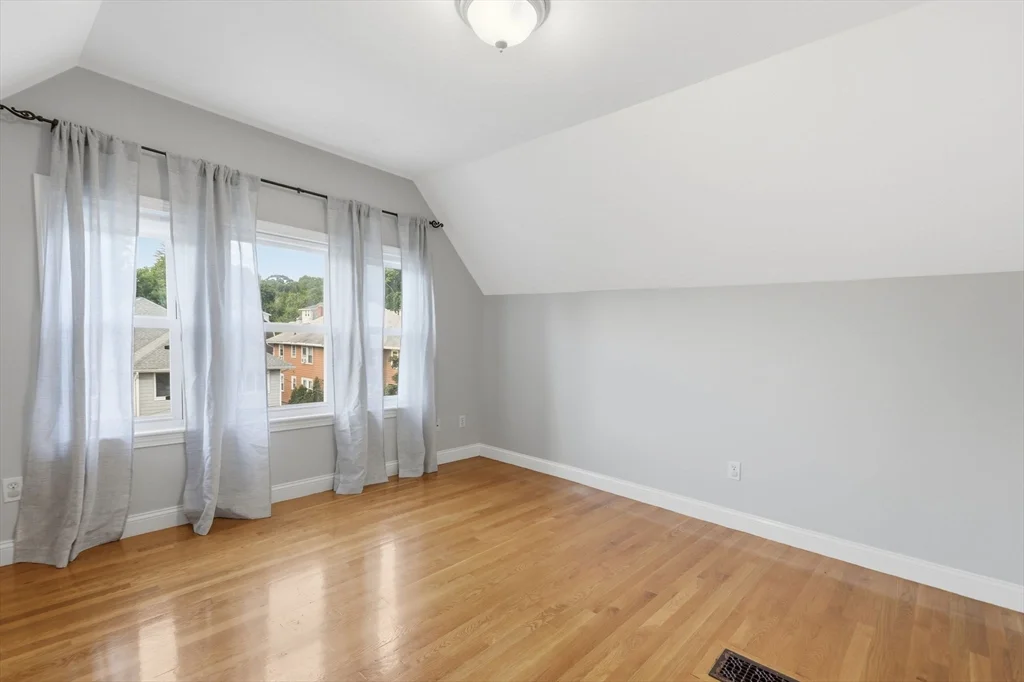 4 bed, 2 bath apartment for rent at 7 Park Ave Unit 7, Winchester — photo 14 of 37