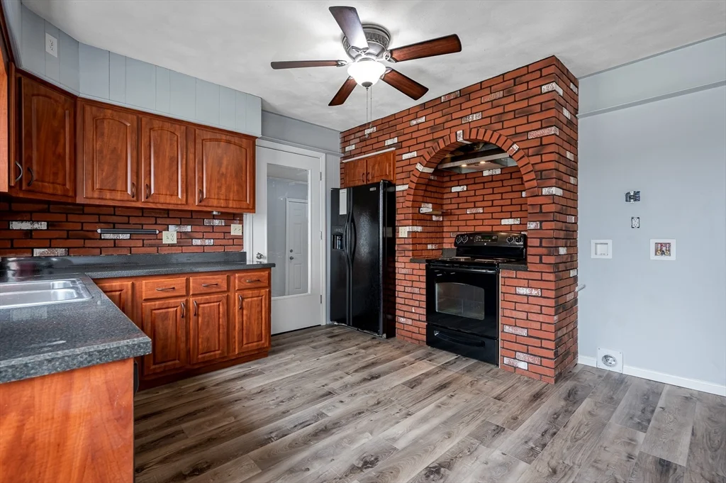 2 bed, 1 bath apartment for rent at 7 Pasadena Pkwy Unit 0, Worcester — photo 7 of 26