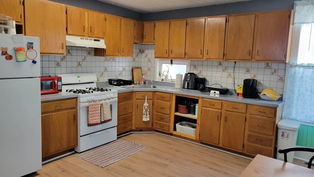 2 bed, 1 bath apartment for rent at 7 Pearl St Unit 1, Hudson — photo 8 of 21