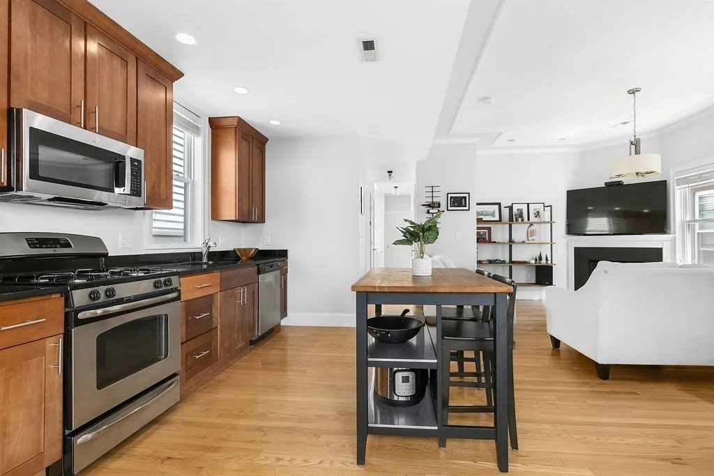 3 bed, 2 bath apartment for rent at 7 Peters St Unit 3, South Boston — photo 4 of 15