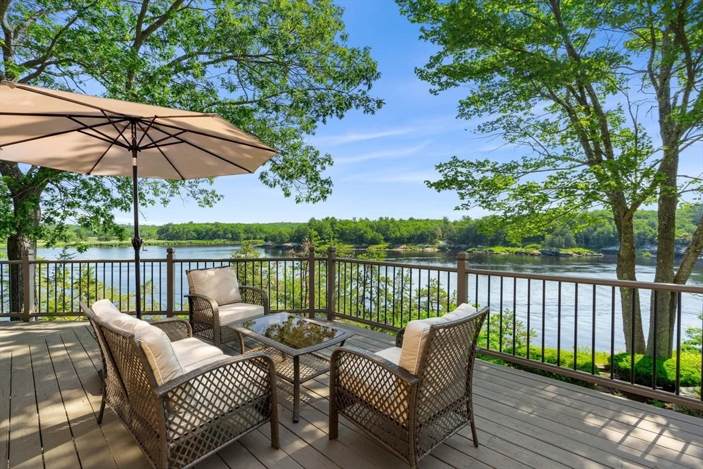 3 bed, 2 bath apartment for rent at 7 Pipers Quarry, Newburyport — photo 2 of 27