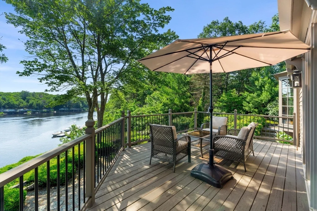 3 bed, 2 bath apartment for rent at 7 Pipers Quarry, Newburyport — photo 22 of 27