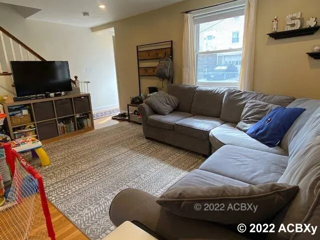 2 bed, 1 bath apartment for rent at 7 Platt Rd Unit 1, Brighton — photo 2 of 8