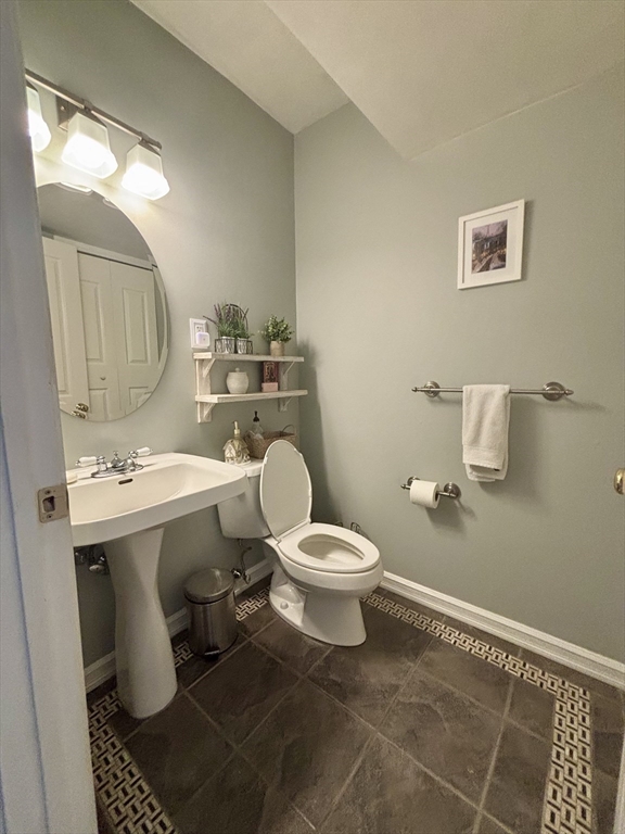 2 bed, 1 bath apartment for rent at 7 Pleasant St Unit 9, Charlestown — photo 5 of 13
