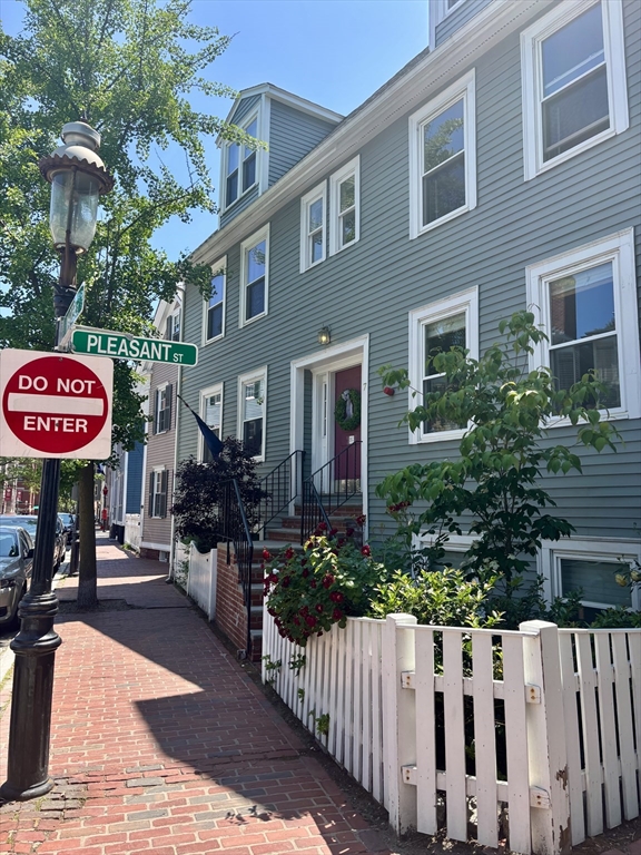 2 bed, 1 bath apartment for rent at 7 Pleasant St Unit 9, Charlestown — photo 12 of 13