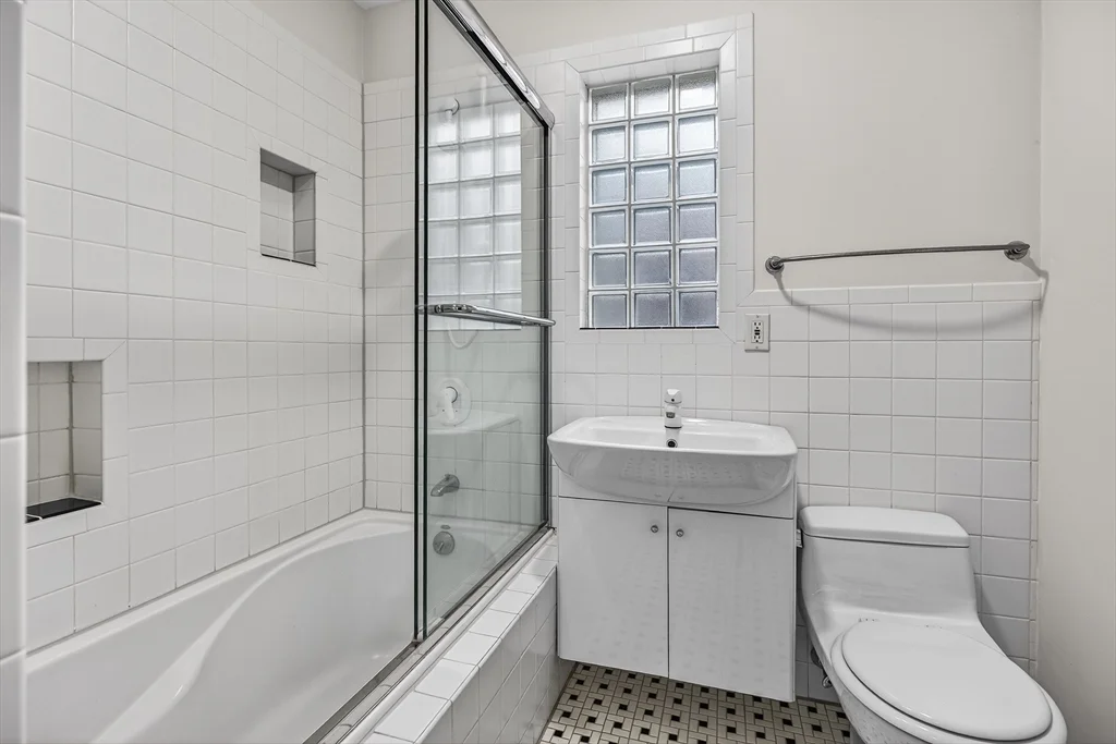 1 bed, 1 bath apartment for rent at 7 Primus Ave Unit 11, Beacon Hill — photo 4 of 11