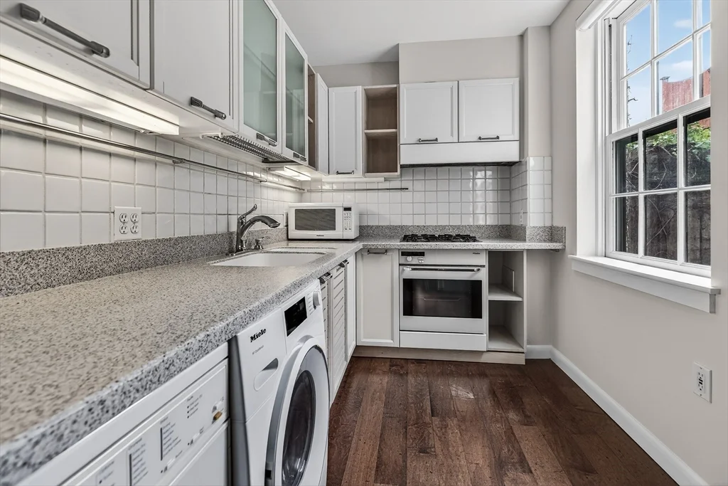 1 bed, 1 bath apartment for rent at 7 Primus Ave Unit 11, Beacon Hill — photo 2 of 11
