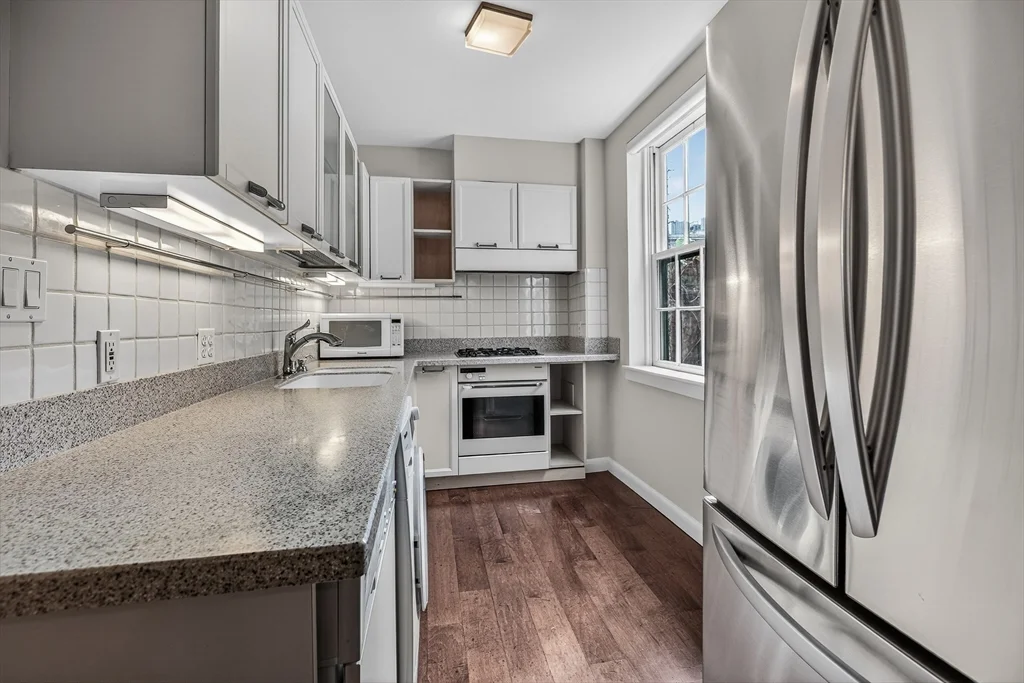 1 bed, 1 bath apartment for rent at 7 Primus Ave Unit 11, Beacon Hill — photo 5 of 11