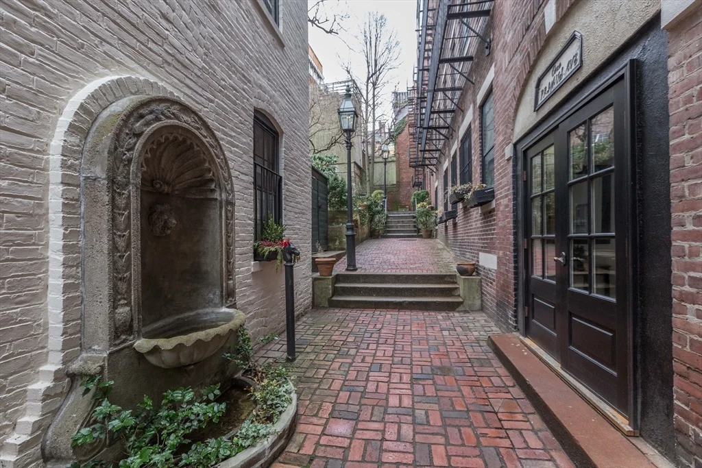 1 bed, 1 bath apartment for rent at 7 Primus Ave Unit 11, Beacon Hill — photo 9 of 11