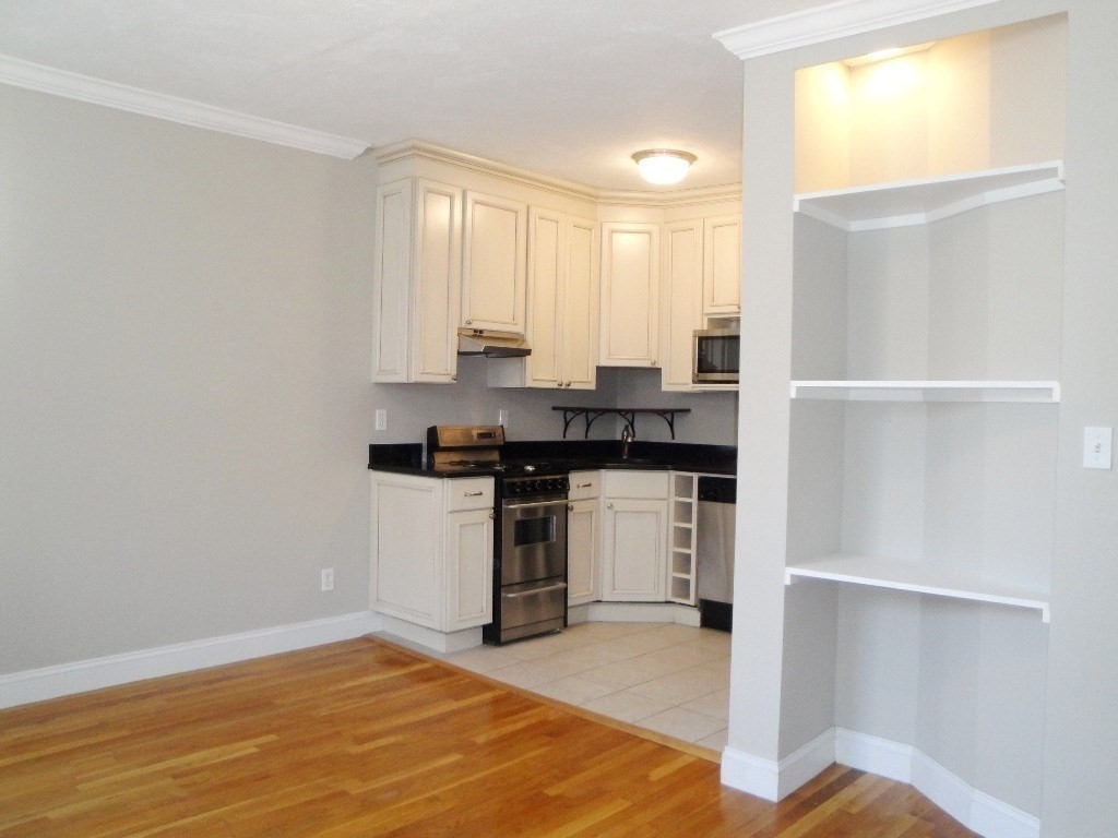 1 bed, 1 bath apartment for rent at 7 Primus Unit 7-5, Beacon Hill — photo 2 of 15