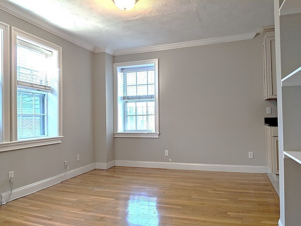1 bed, 1 bath apartment for rent at 7 Primus Unit 7-5, Beacon Hill — photo 4 of 15