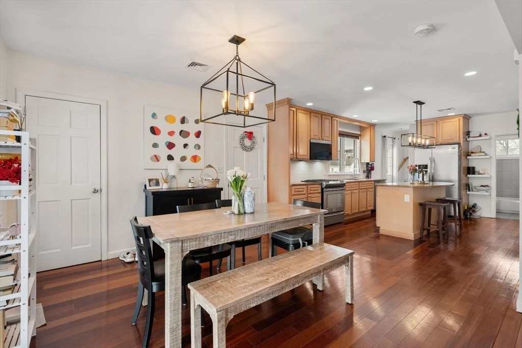 3 bed, 2 bath apartment for rent at 7 Quincy St Unit 7, Watertown — photo 2 of 17