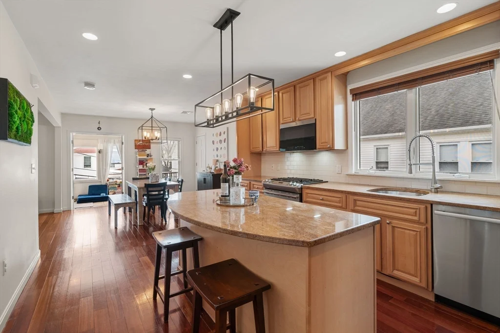 3 bed, 2 bath apartment for rent at 7 Quincy St Unit 7, Watertown — photo 3 of 17