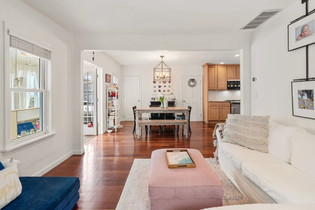 3 bed, 2 bath apartment for rent at 7 Quincy St Unit 7, Watertown — photo 9 of 17