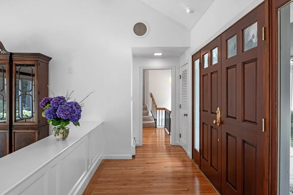 4 bed, 3 bath apartment for rent at 7 Ratlin Rd, Marblehead — photo 4 of 10