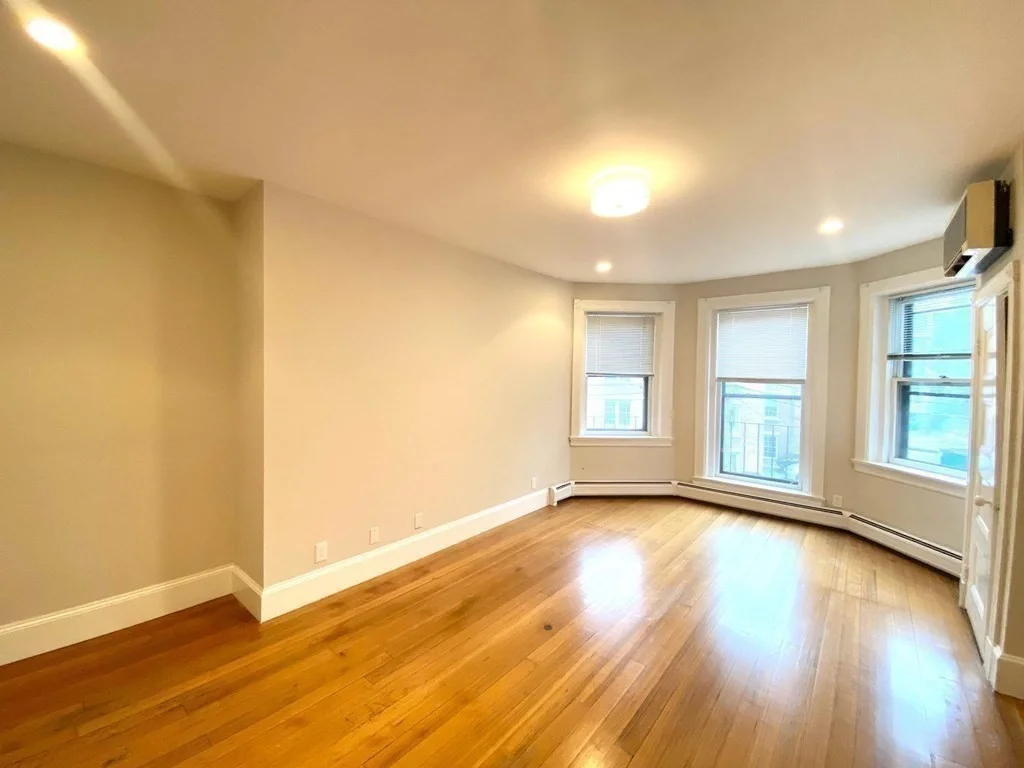 1 bed, 1 bath apartment for rent at 7 Regent Cir Unit 1, Brookline — photo 8 of 12
