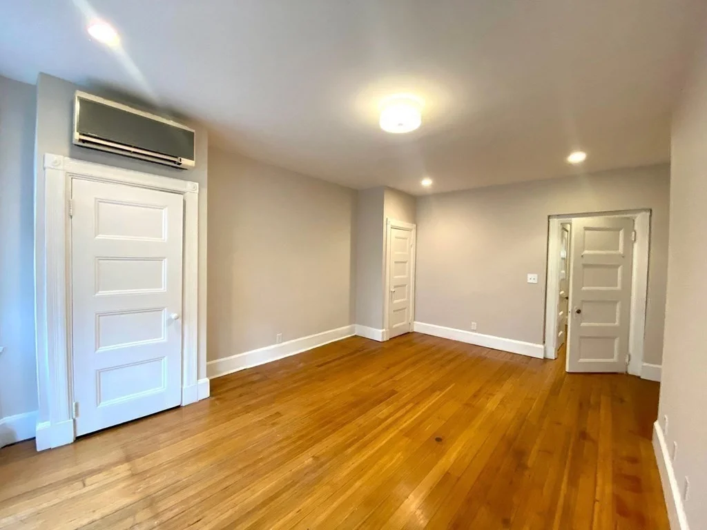 1 bed, 1 bath apartment for rent at 7 Regent Cir Unit 1, Brookline — photo 7 of 12