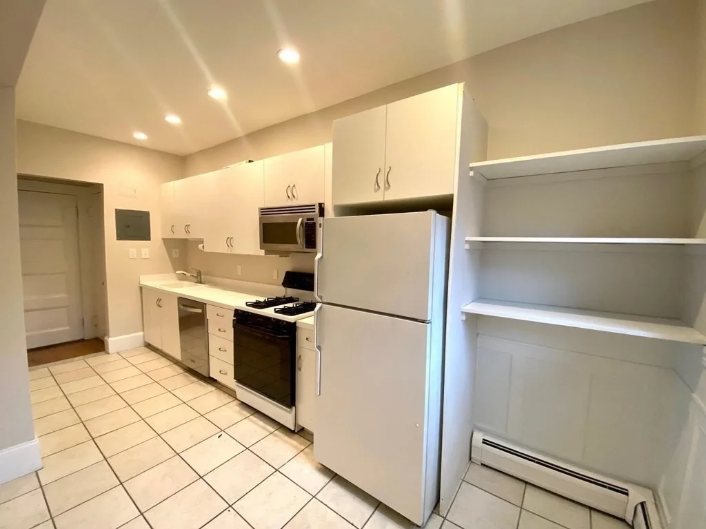 1 bed, 1 bath apartment for rent at 7 Regent Cir Unit 1, Brookline — photo 5 of 12