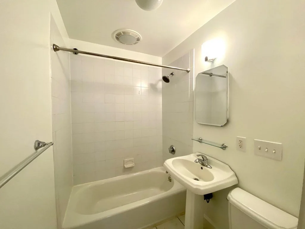 1 bed, 1 bath apartment for rent at 7 Regent Cir Unit 1, Brookline — photo 9 of 12