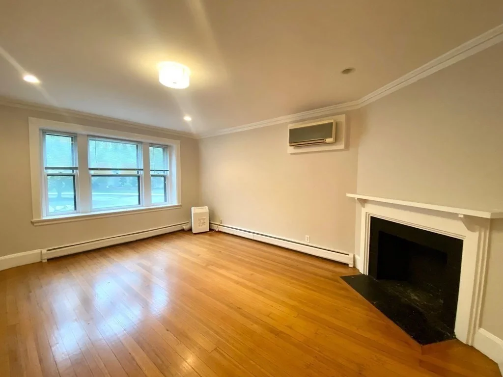 1 bed, 1 bath apartment for rent at 7 Regent Cir Unit 1, Brookline — photo 2 of 12