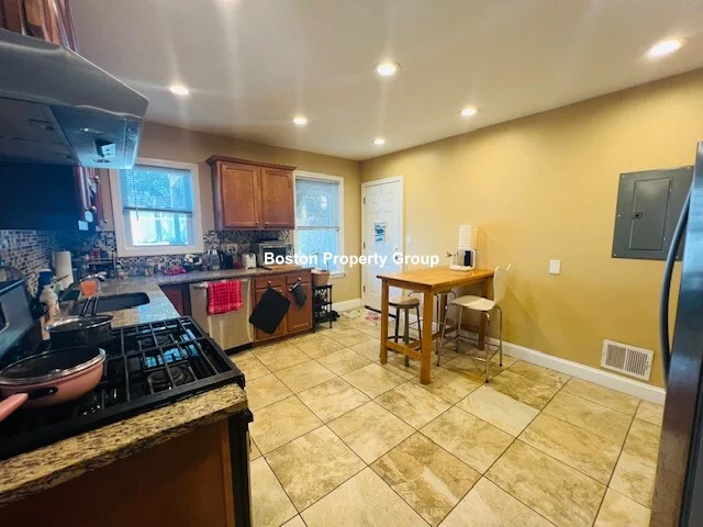 2 bed, 1 bath apartment for rent at 7 Rice St Unit 1, Brookline — photo 6 of 8