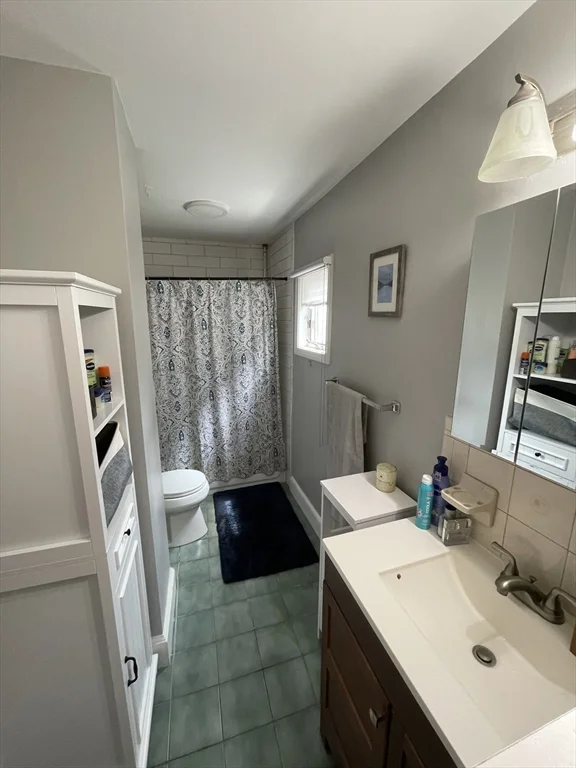 2 bed, 1 bath apartment for rent at 7 Richardson Ter Unit 1, Magoun Square — photo 7 of 11