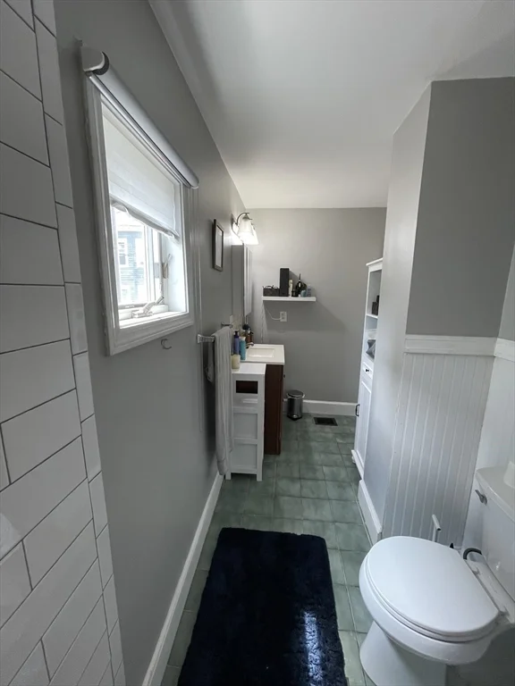 2 bed, 1 bath apartment for rent at 7 Richardson Ter Unit 1, Magoun Square — photo 8 of 11