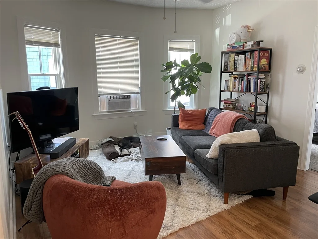 2 bed, 1 bath apartment for rent at 7 Richardson Ter Unit 1, Magoun Square — photo 4 of 11