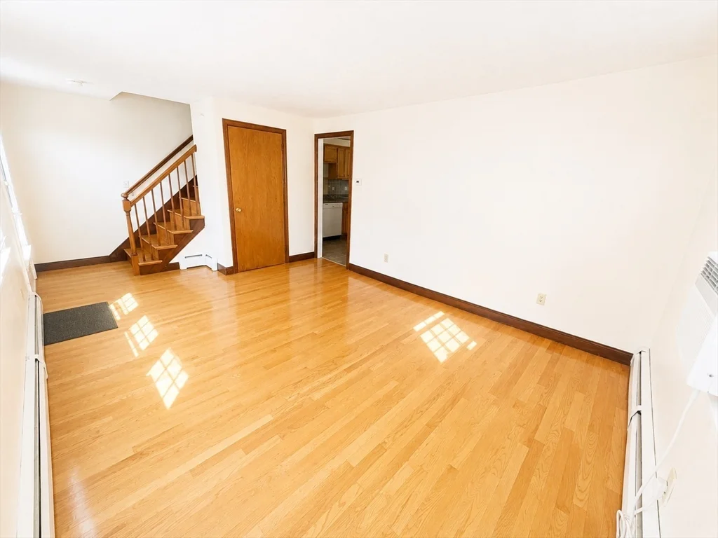 2 bed, 1 bath apartment for rent at 7 Ridge St Unit 0, Winchester — photo 3 of 28