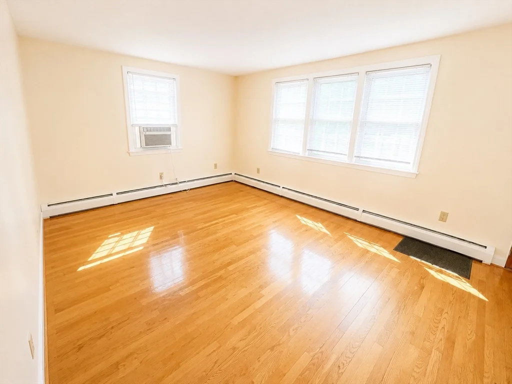 2 bed, 1 bath apartment for rent at 7 Ridge St Unit 0, Winchester — photo 4 of 28