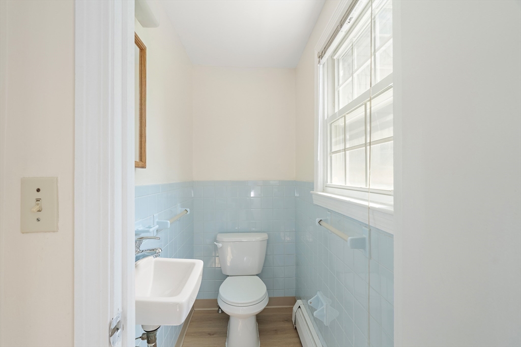 2 bed, 1 bath apartment for rent at 7 Ridge St Unit 7, Winchester — photo 11 of 25