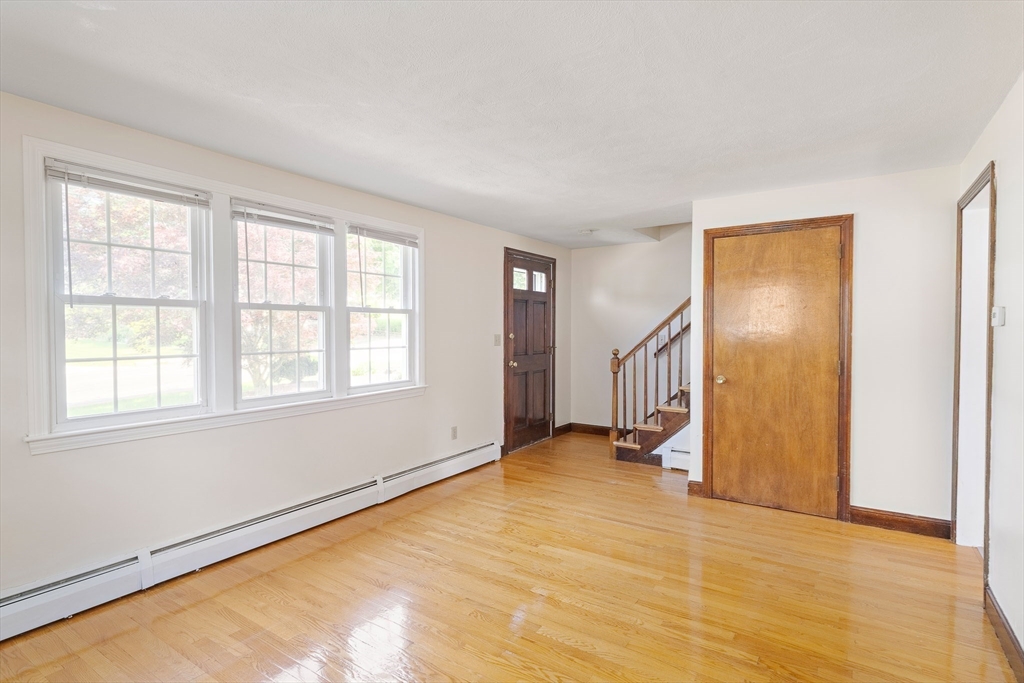 2 bed, 1 bath apartment for rent at 7 Ridge St Unit 7, Winchester — photo 4 of 25