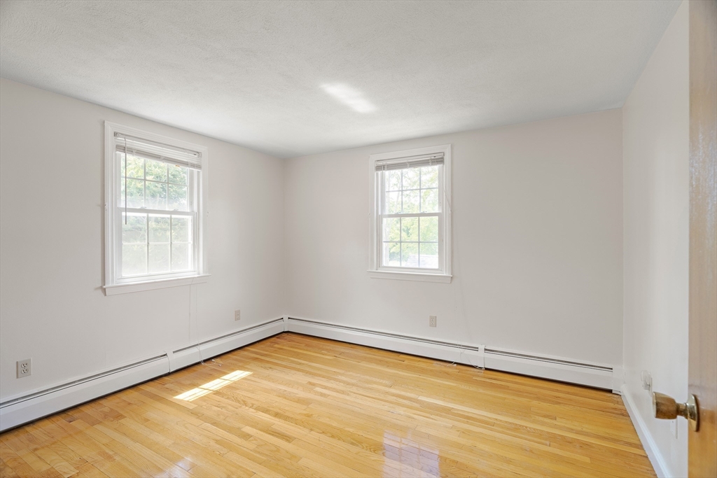 2 bed, 1 bath apartment for rent at 7 Ridge St Unit 7, Winchester — photo 16 of 25