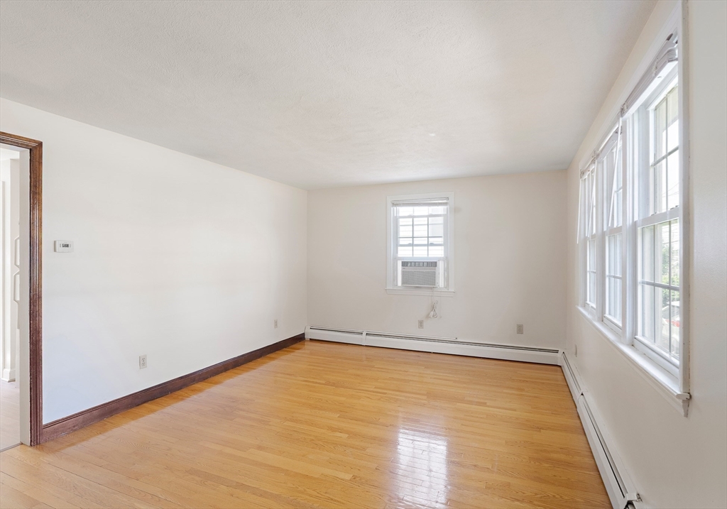 2 bed, 1 bath apartment for rent at 7 Ridge St Unit 7, Winchester — photo 3 of 25