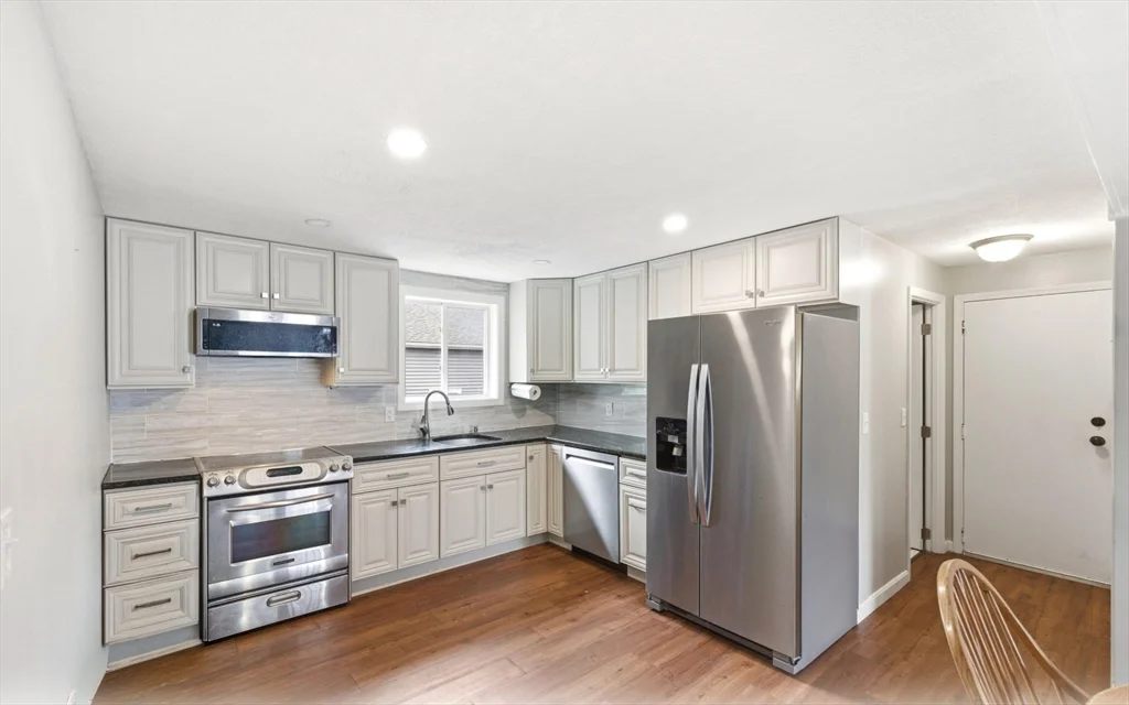 2 bed, 1 bath apartment for rent at 7 Royal Dane Dr Unit 54, Marshfield — photo 3 of 26