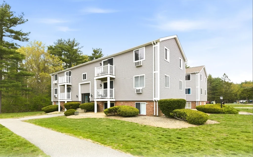 2 bed, 1 bath apartment for rent at 7 Royal Dane Dr Unit 54, Marshfield — photo 1 of 26