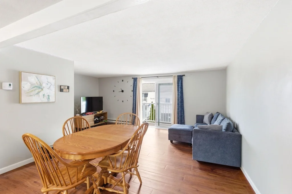 2 bed, 1 bath apartment for rent at 7 Royal Dane Dr Unit 54, Marshfield — photo 4 of 26