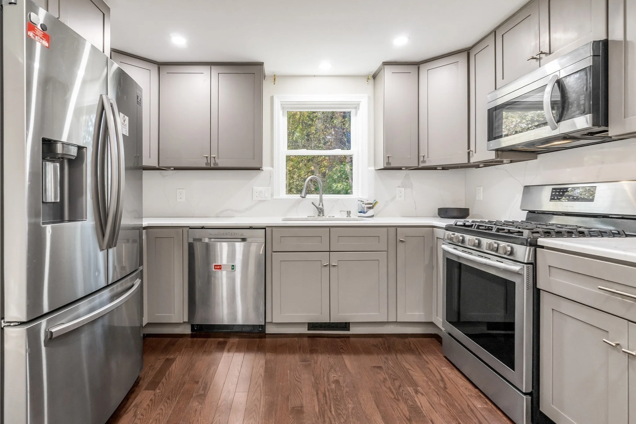 4 bed, 3 bath apartment for rent at 7 Royal Dr, West Methuen — photo 9 of 38