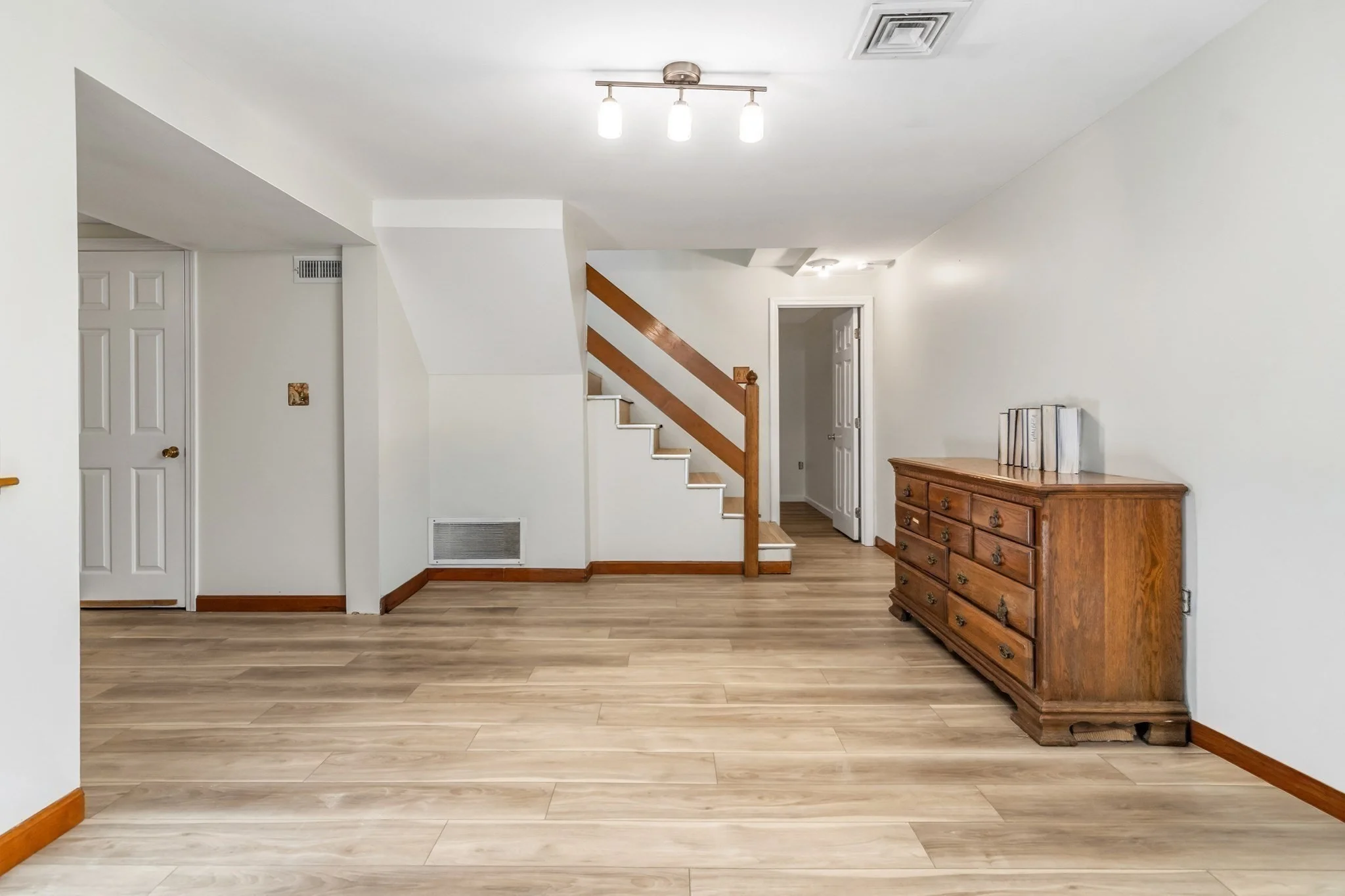 4 bed, 3 bath apartment for rent at 7 Royal Dr, West Methuen — photo 6 of 38