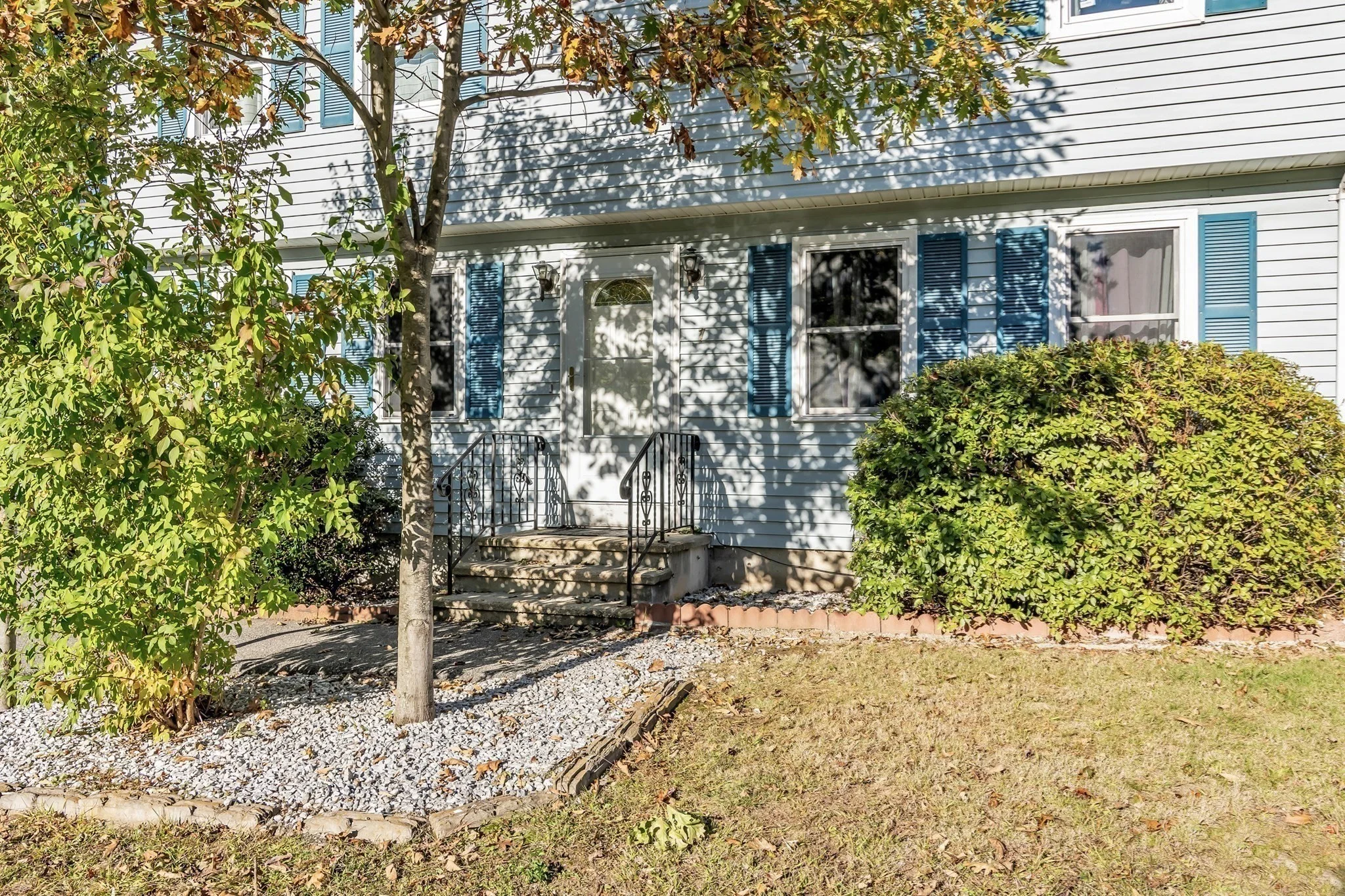 4 bed, 3 bath apartment for rent at 7 Royal Dr, West Methuen — photo 2 of 38