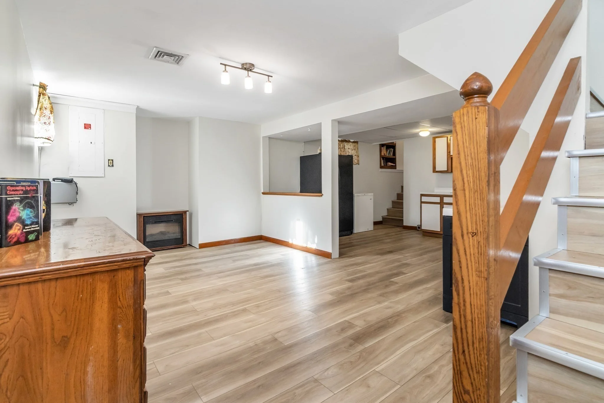 4 bed, 3 bath apartment for rent at 7 Royal Dr, West Methuen — photo 4 of 38
