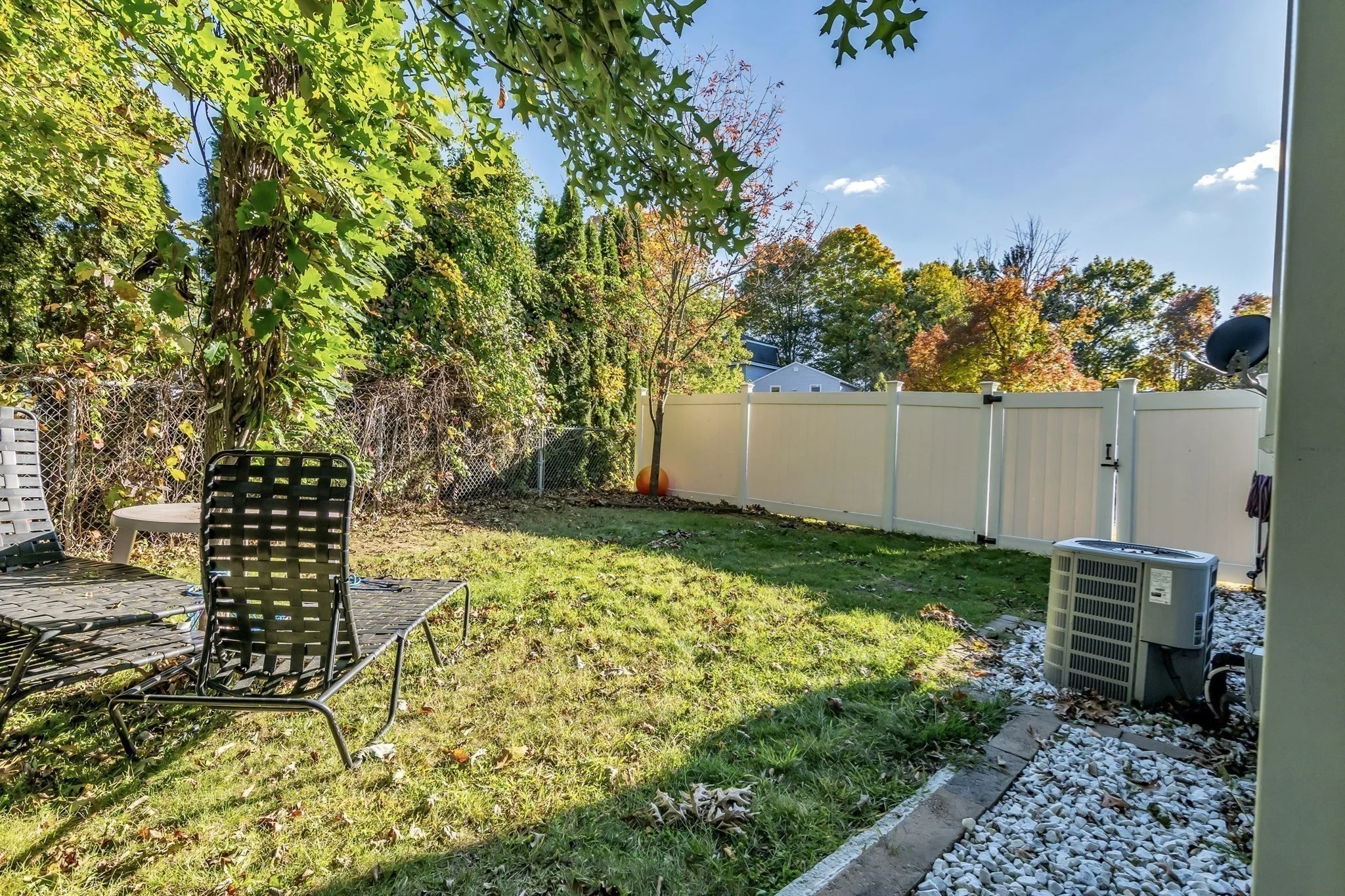 4 bed, 3 bath apartment for rent at 7 Royal Dr, West Methuen — photo 36 of 38