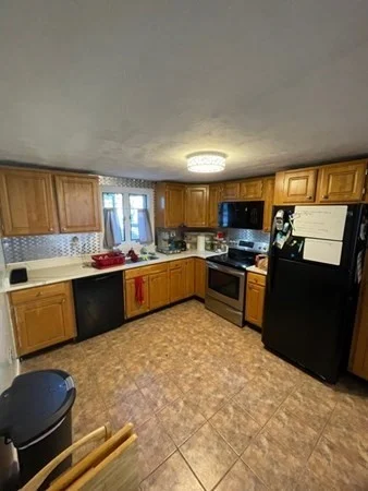 4 bed, 1 bath apartment for rent at 7 Royal St Unit B, Randolph — photo 4 of 14