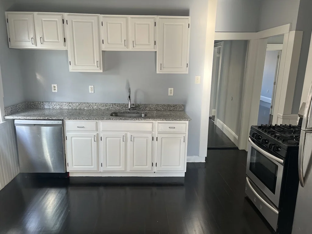 3 bed, 1 bath apartment for rent at 7 Saint Marks Unit 1, Dorchester — photo 19 of 22
