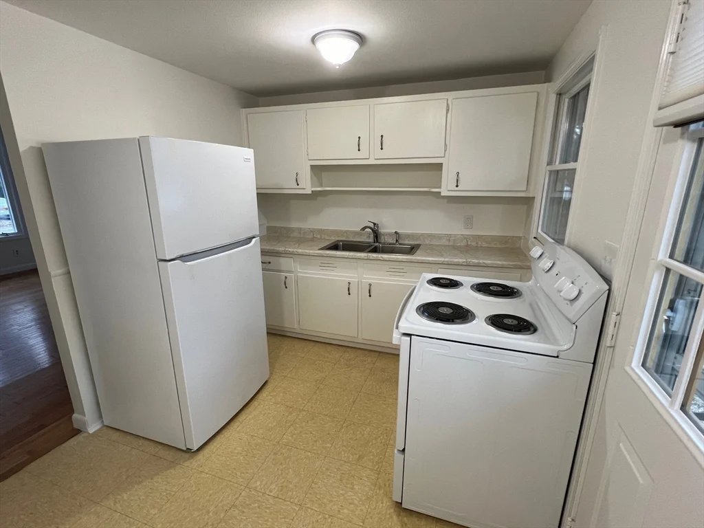 2 bed, 1 bath apartment for rent at 7 Saran Ave Unit 7, Bedford — photo 5 of 14
