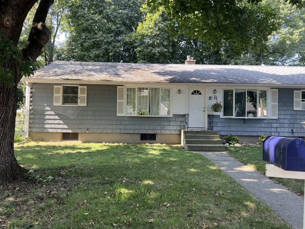 2 bed, 1 bath apartment for rent at 7 Saran Ave Unit 7, Bedford